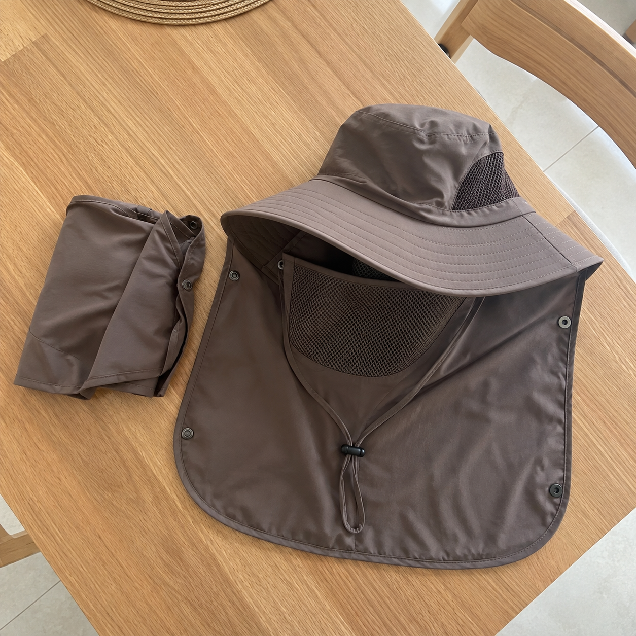 Outdoor sun hat customer arrival photo